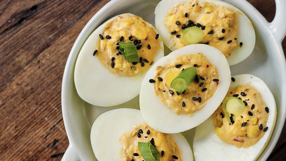 How To Make Spicy Sriracha Deviled Eggs - Real Plans