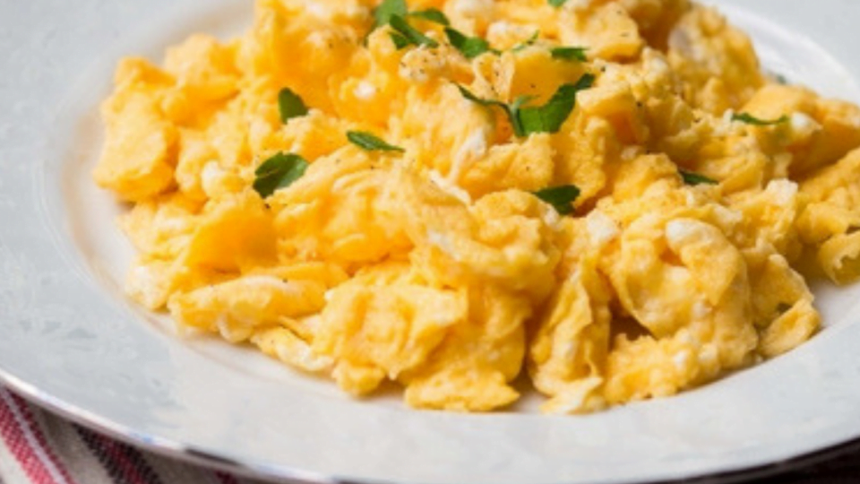Cheesy Scrambled Eggs - Real Plans