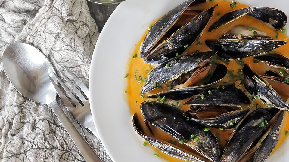 Mussels In Red Curry Broth