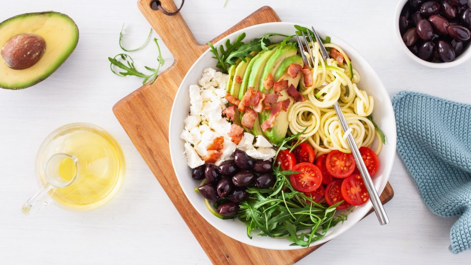 ketogenic lunch bowl: spiralized courgette with avocado, tomato,